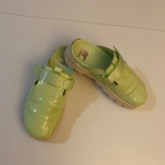 Sorel Viibe Slide On Clogs Luminous Lime Size 9.5 - Picture 3 of 13